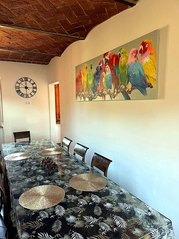 La sala da pranzo: La grande tavola comune